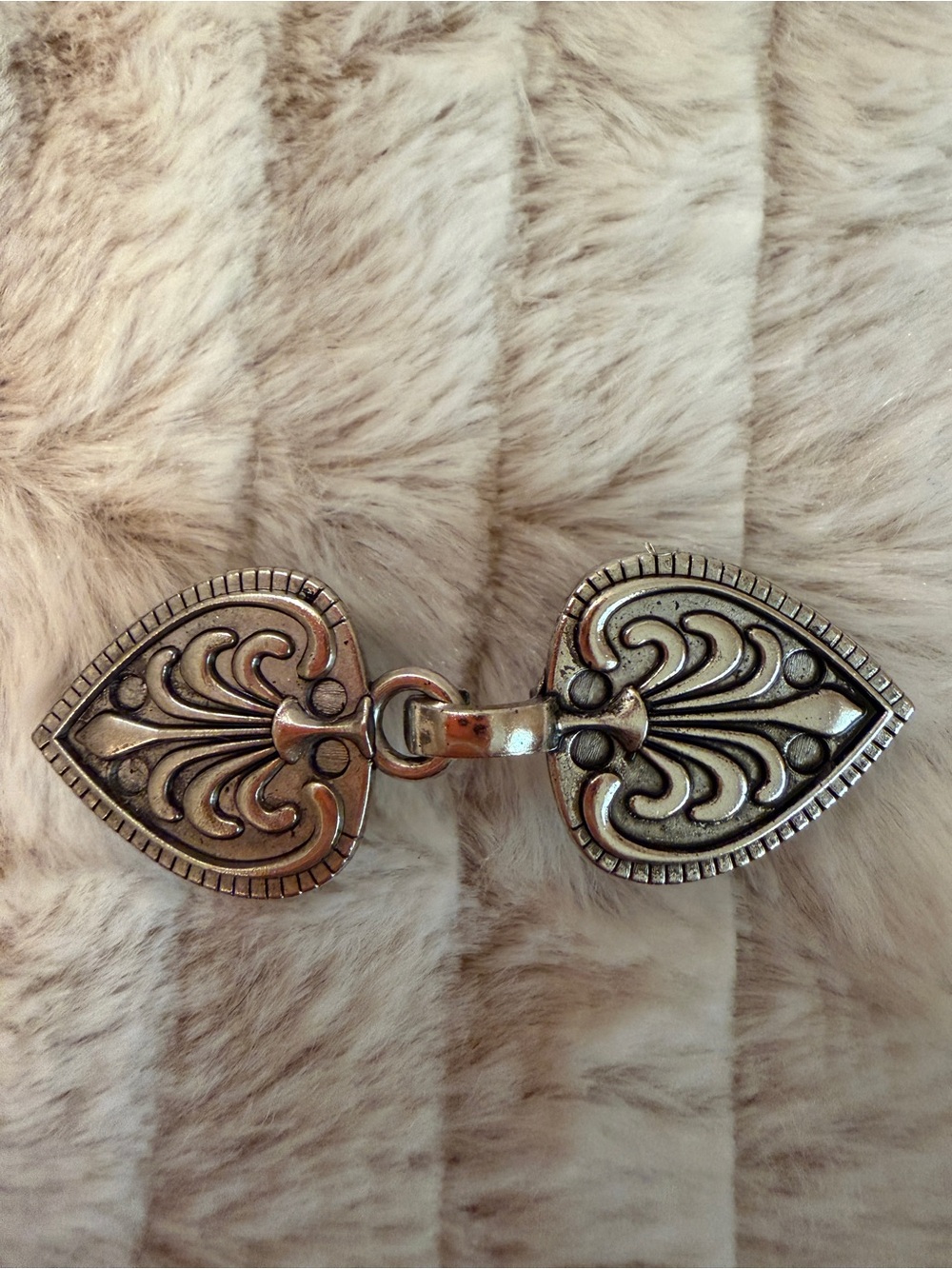 Silver-tone Heart Shaped Sweater/Kimono/Wrap Closure Clip